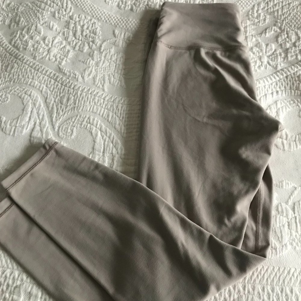 Athleta Elation 7/8 Tight Size Medium